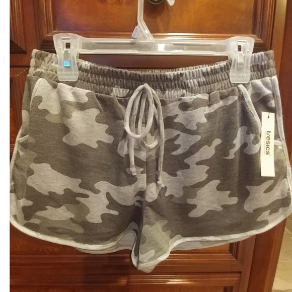 Two piece tresica camo short set. - Picture 4 of 5
